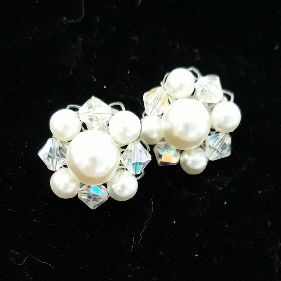 Vintage Jewelry - Art Deco Style Faux Pearl Cluster Clip On Earrings / Vintage Costume Jewelry